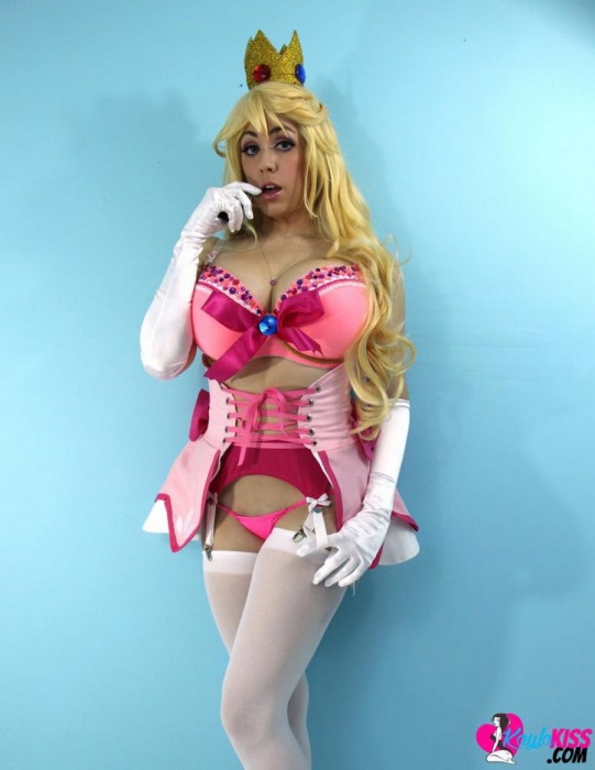 Kayla Kiss se transforme en Princesse Peach