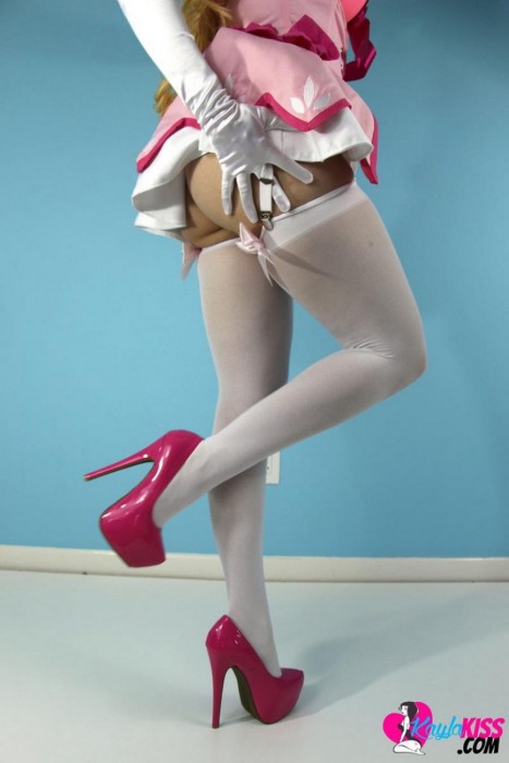 Kayla Kiss se transforme en Princesse Peach